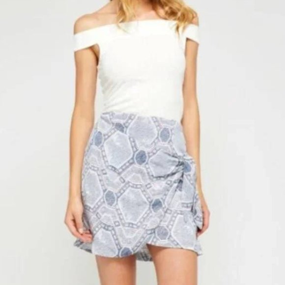 Rayon Blend Gentle Fawn Off Shoulder White Tank Top - Picture 1 of 8